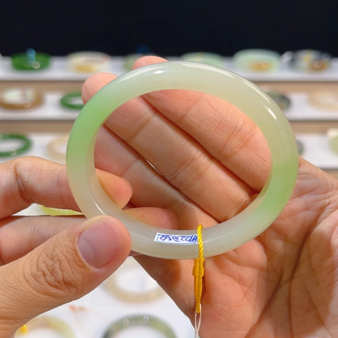 未镶嵌手镯和田玉   「翠色」