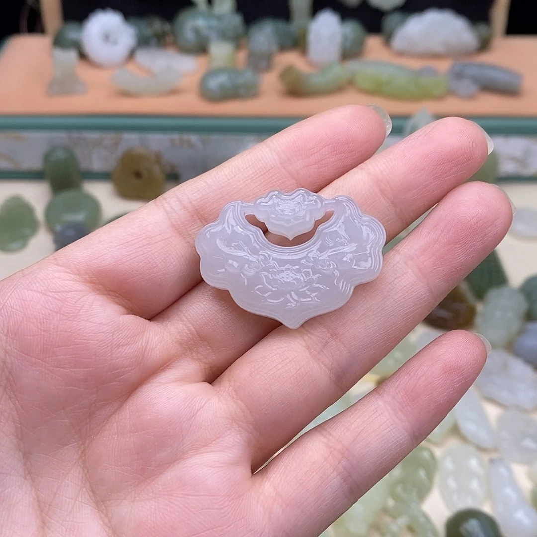 颈饰未镶嵌和田玉吵*