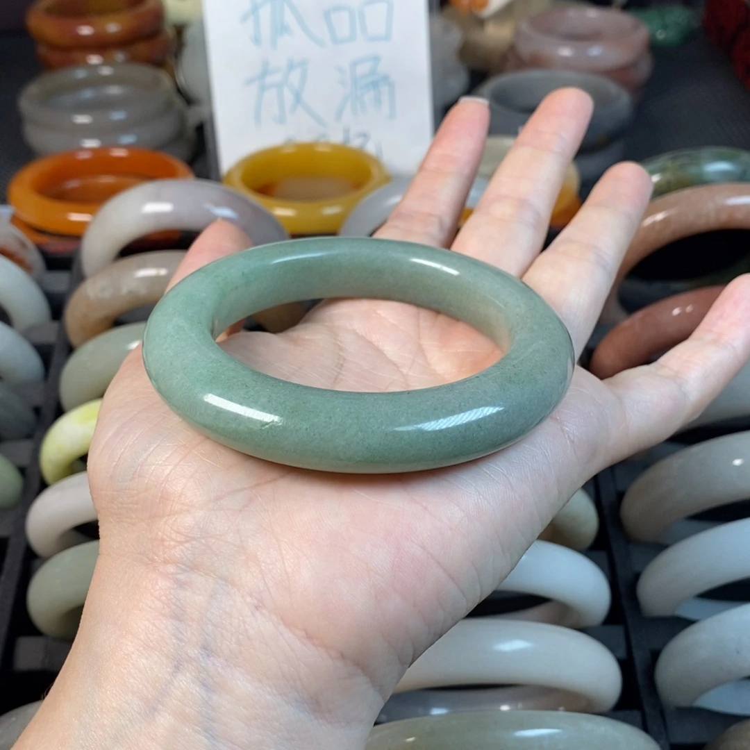 未镶嵌手镯石英质玉妃*笑