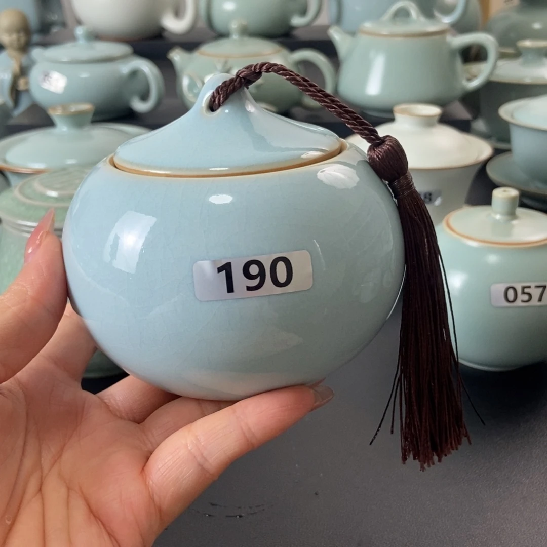唯***璃壶微瑕天青釉的茶叶罐