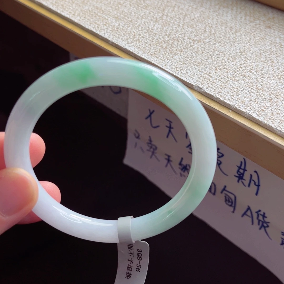 翡翠手镯未镶嵌手镯