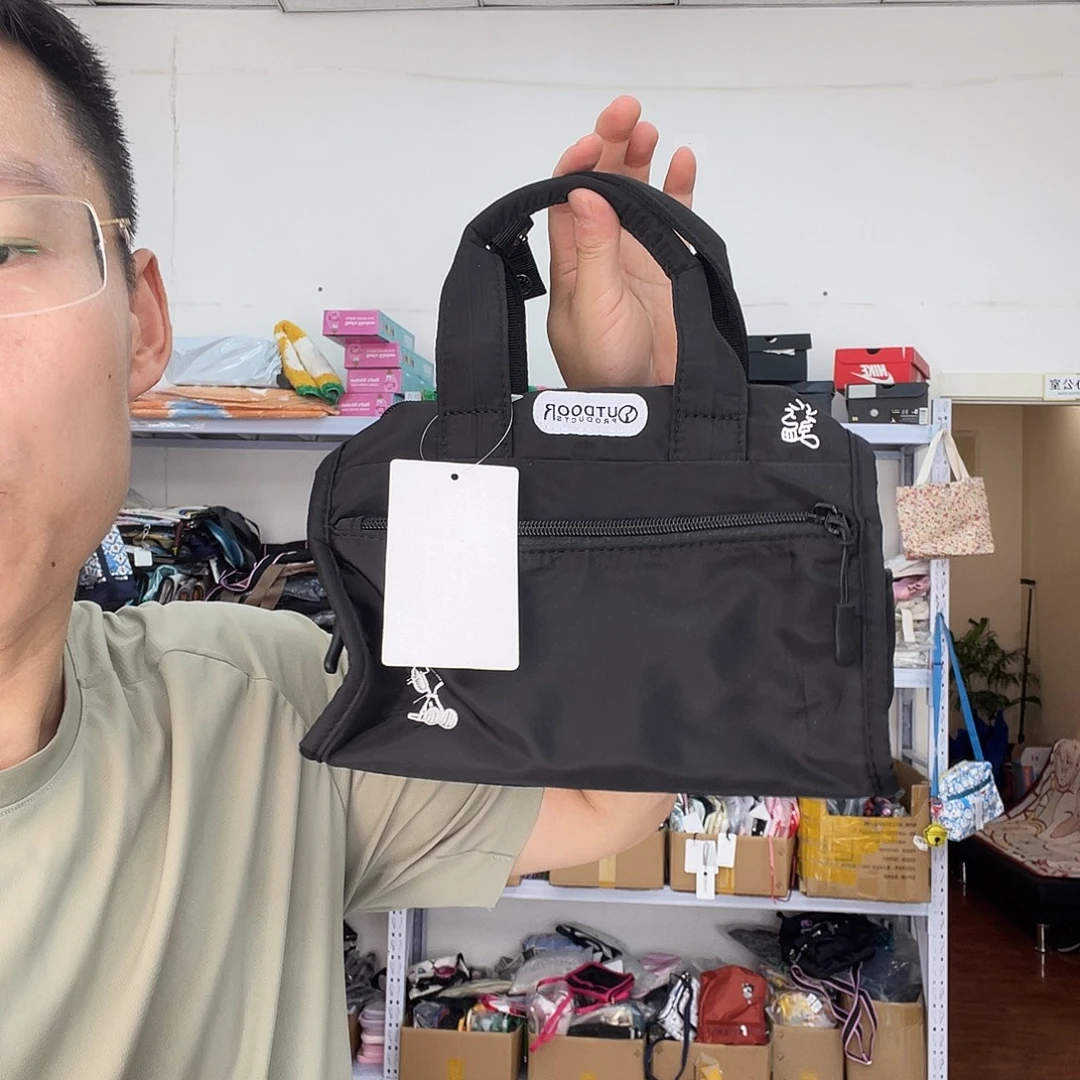PU化妆包等产品和产品