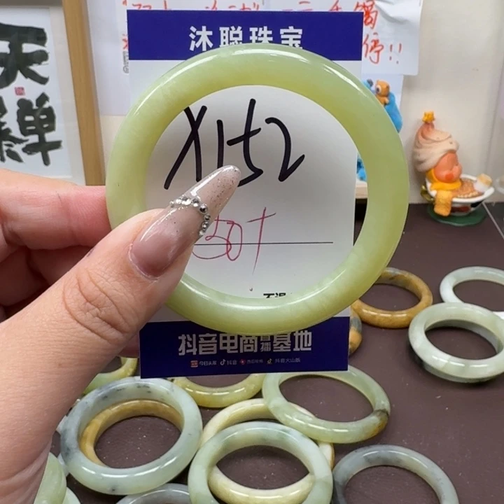 蛇纹石玉未镶嵌手镯152