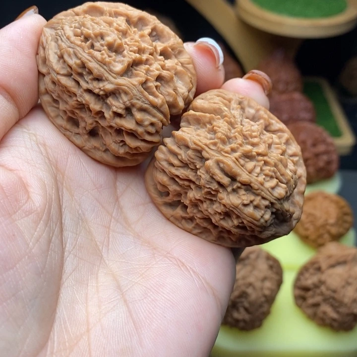 把件文玩核桃小***忙南疆石