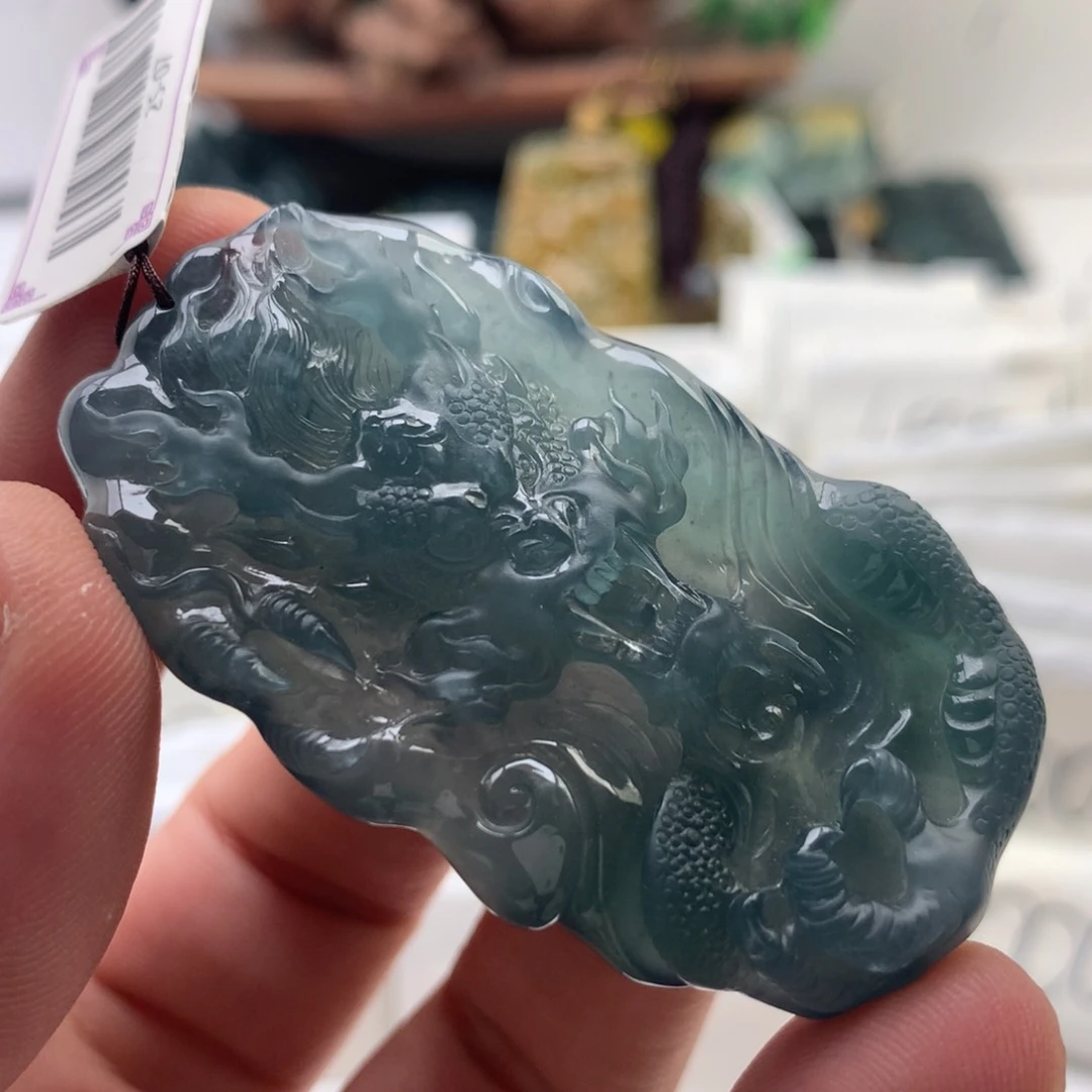 颈饰未镶嵌翡翠龙牌