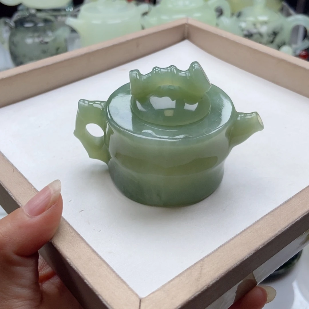 蛇纹石玉未镶嵌壶