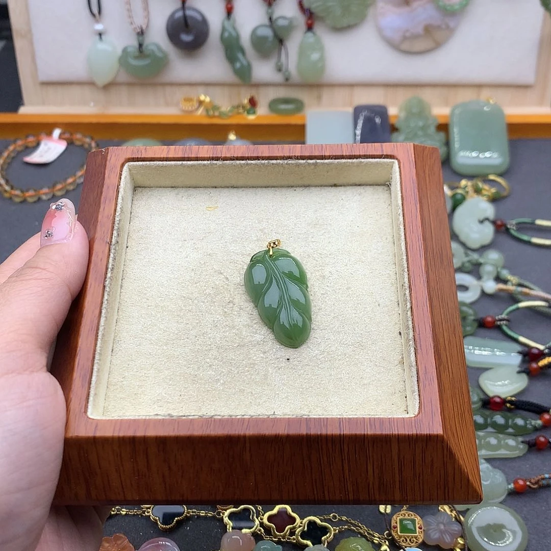 和田玉吊坠(不含链)18K金镶嵌