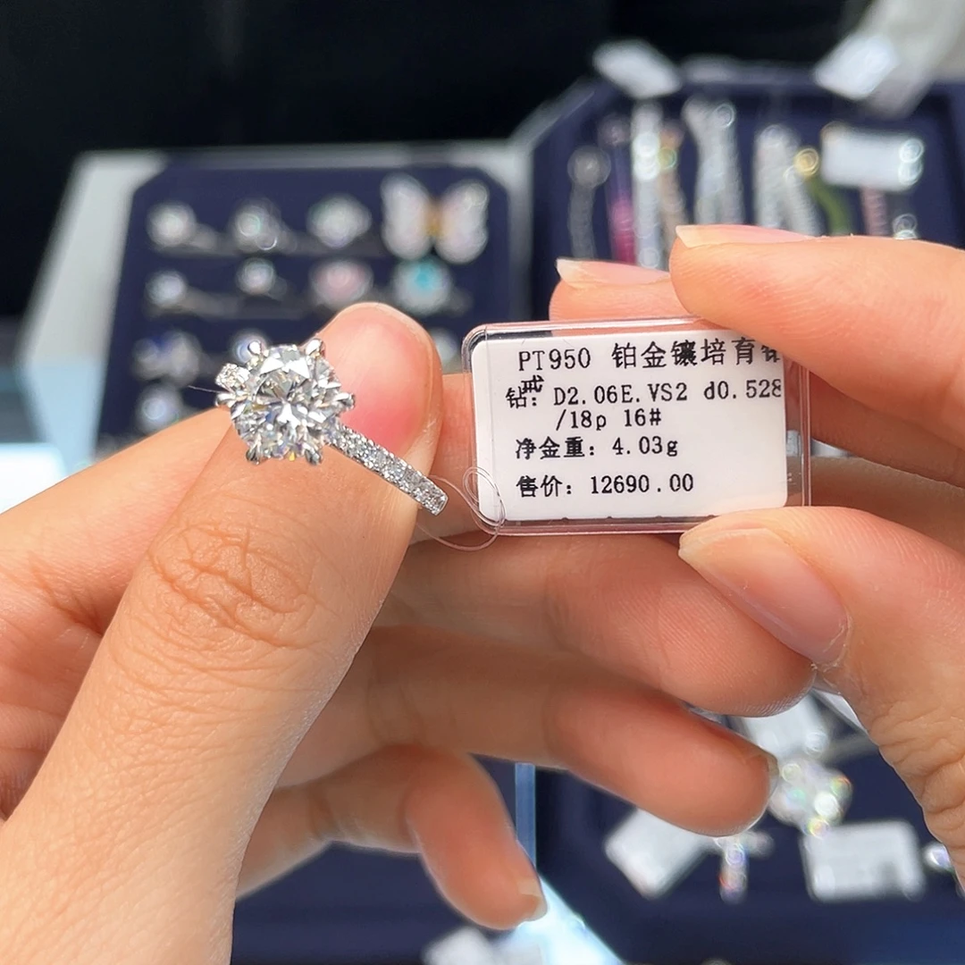 铂Pt950镶嵌颈饰合成（培育）蓝宝石