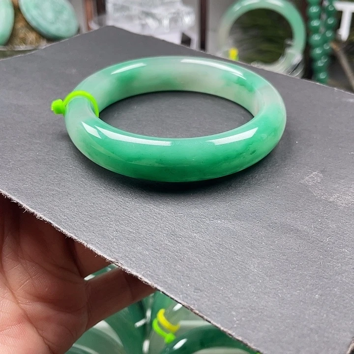 未镶嵌手镯石英质玉