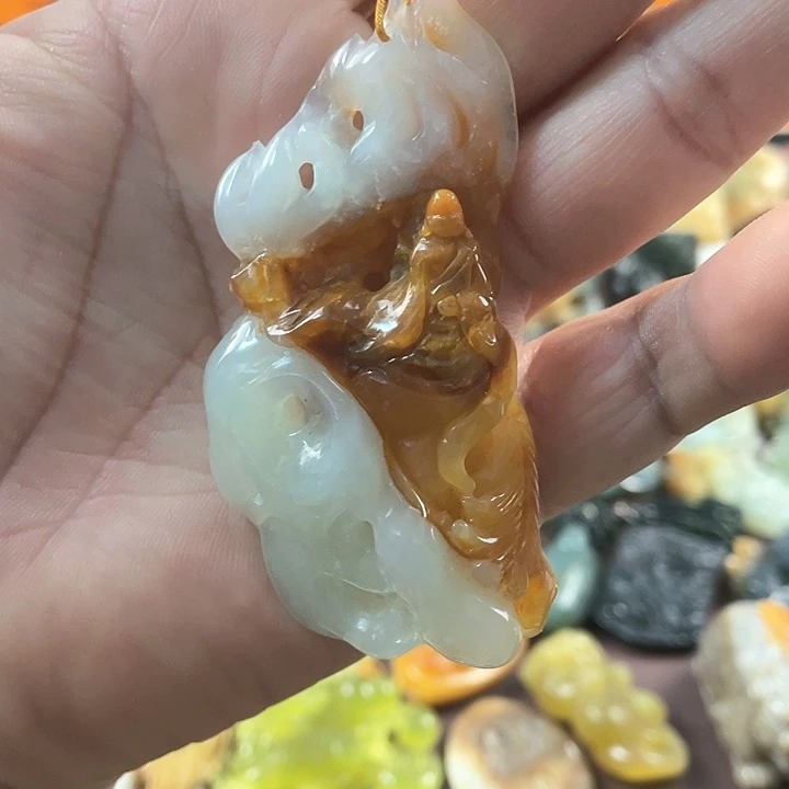 蛇纹石玉颈饰未镶嵌