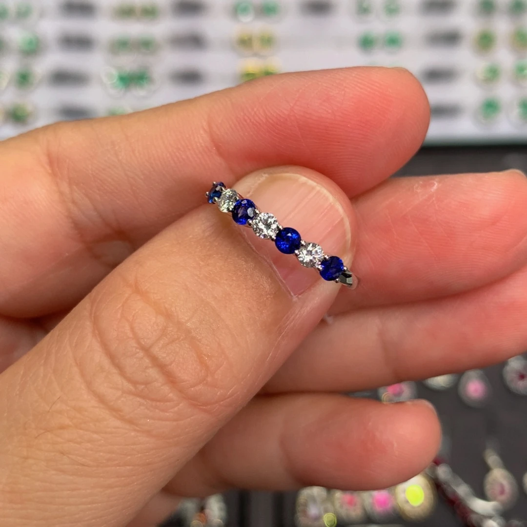 蓝宝石戒指18K金镶嵌