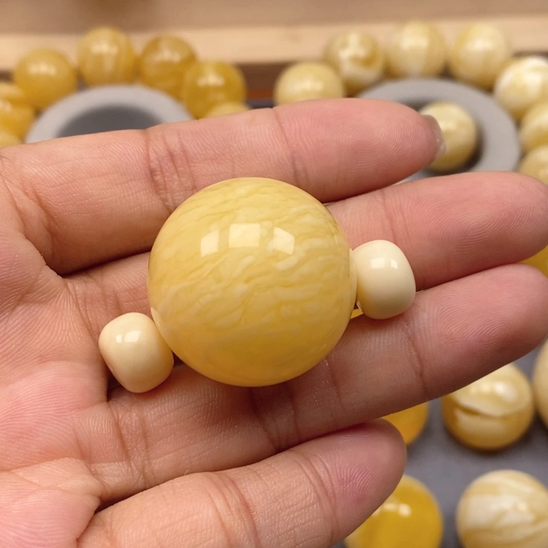 蜜蜡未镶嵌珠宝奇石斯*孙