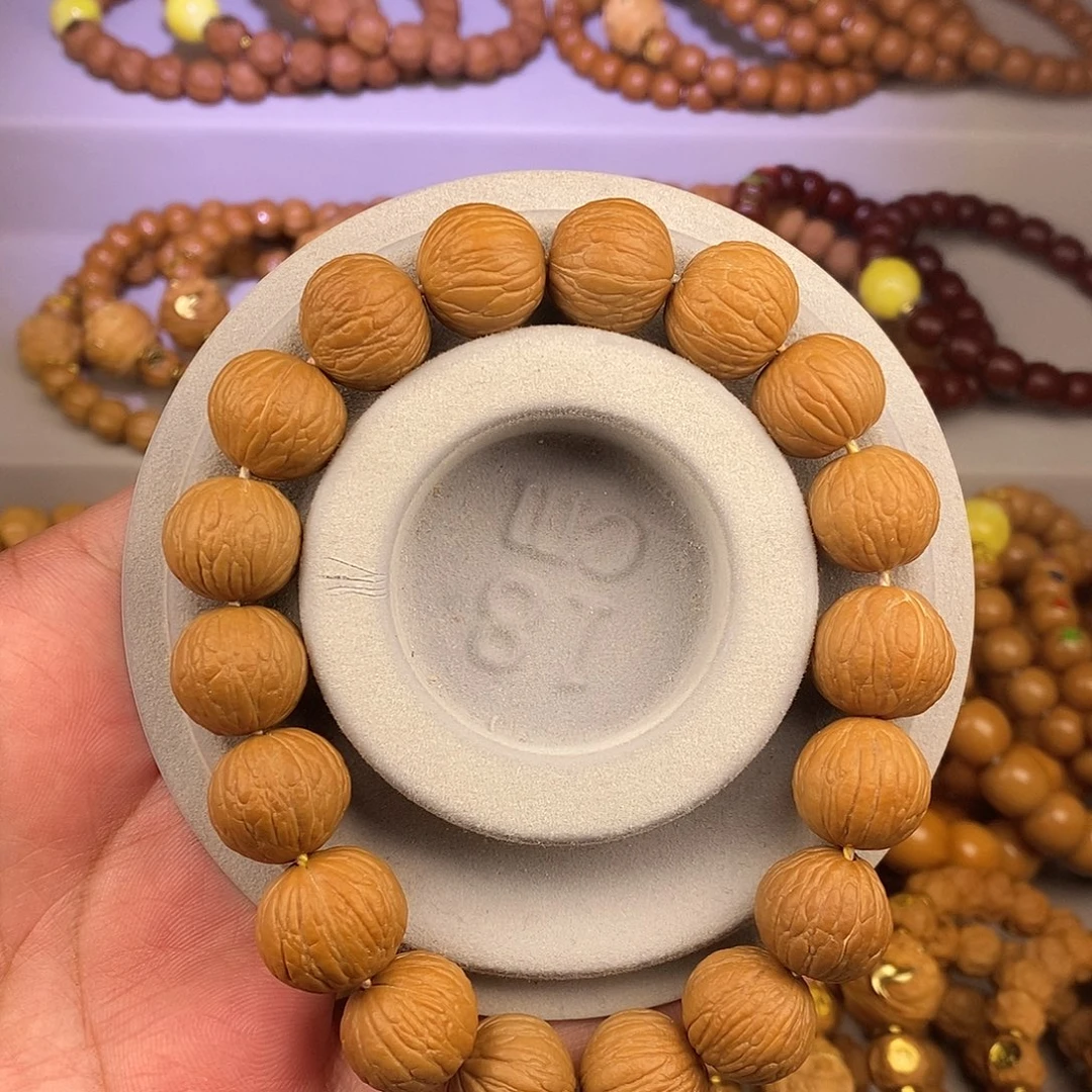 猴头核桃手串原皮凤羽手持