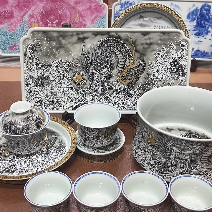 摆件景德镇市的一位官员说这一