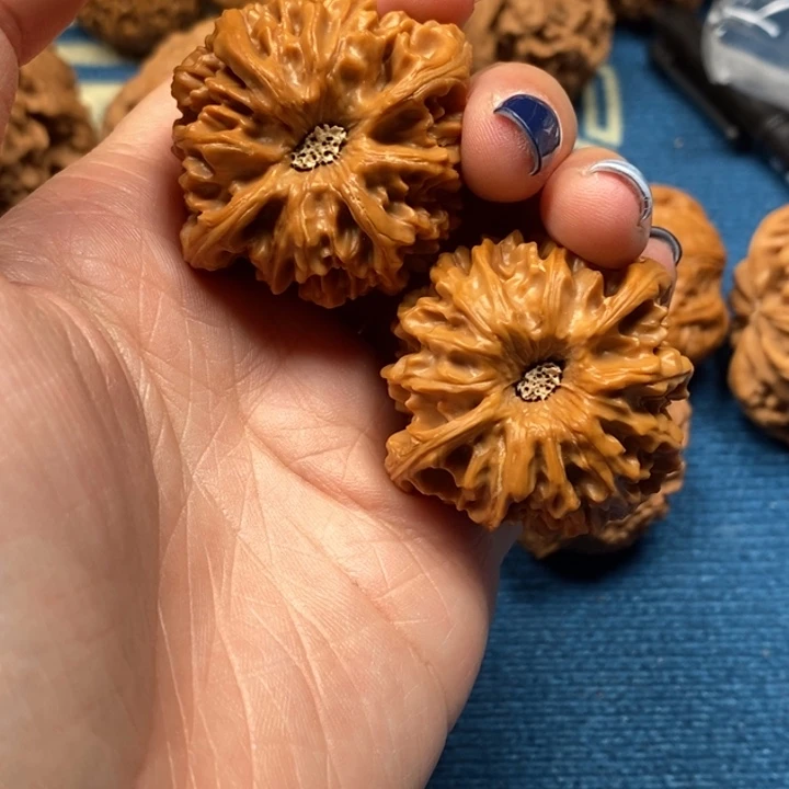 文玩核桃吊坠龙门涧