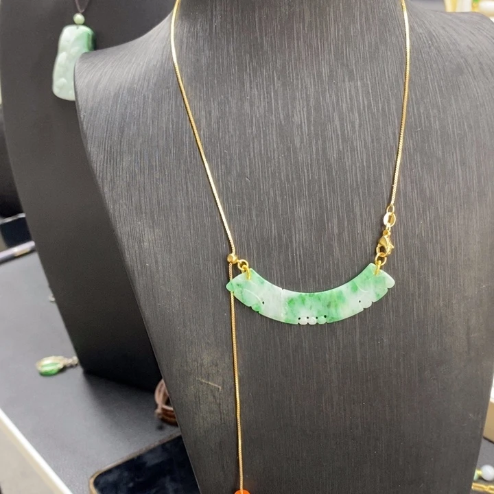 翡翠颈饰未镶嵌吊坠