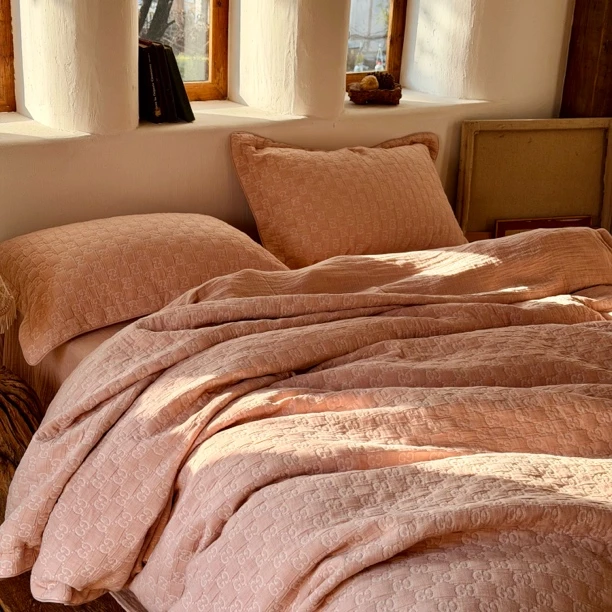 【古驰小香粉-四件套】高奢限定 秋冬加厚绉纱棉麻色织多层面包盖被