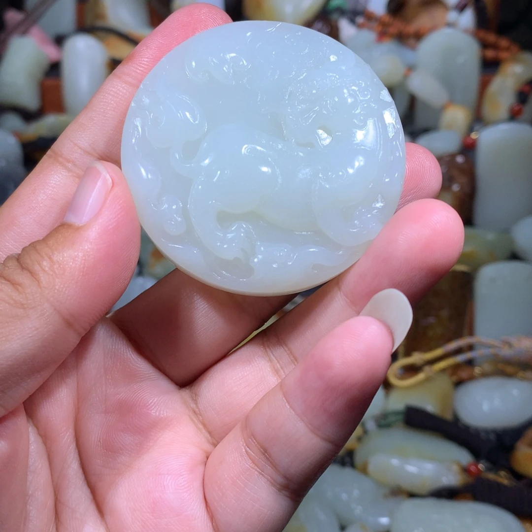 静***深和田玉未镶嵌挂件