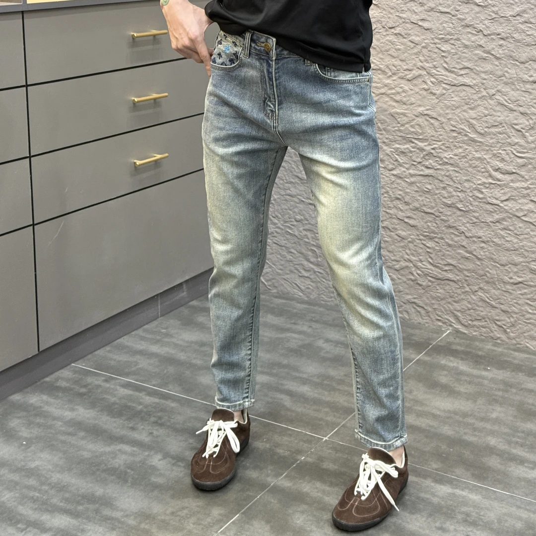 2025春季新款时尚休闲百搭刺绣夏季薄款男士浅色牛仔裤5092