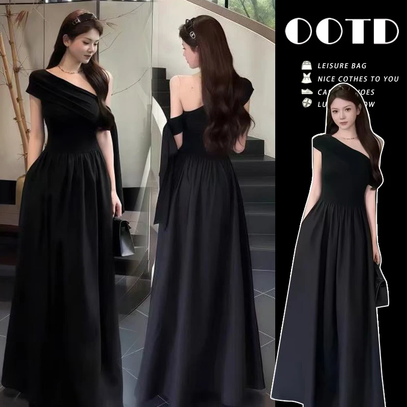 时髦设计感小众斜肩飘带短袖连衣裙2025夏季法式赫本风气质小黑裙