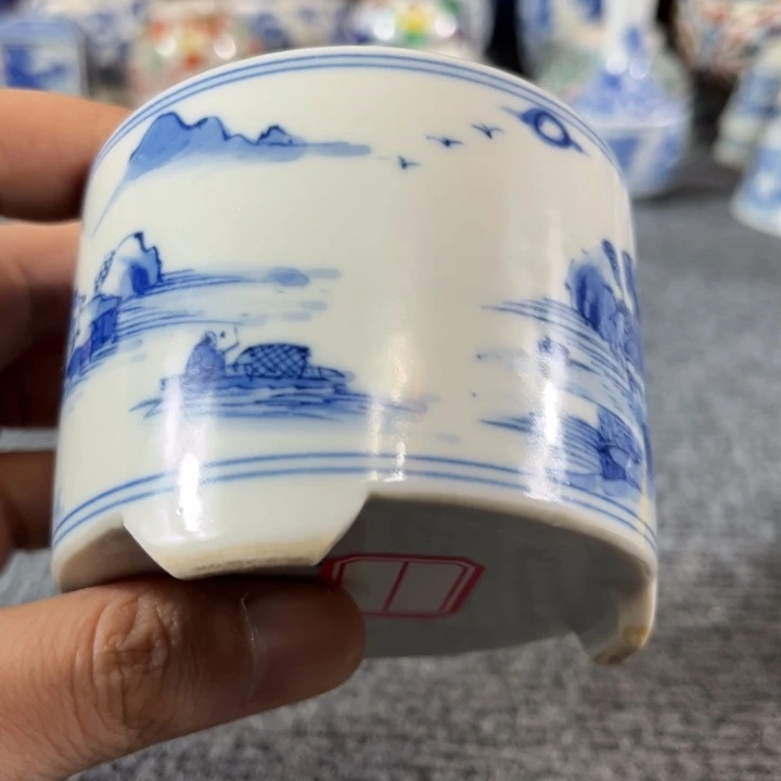 赵***海瓷摆件一个青花的小炉子