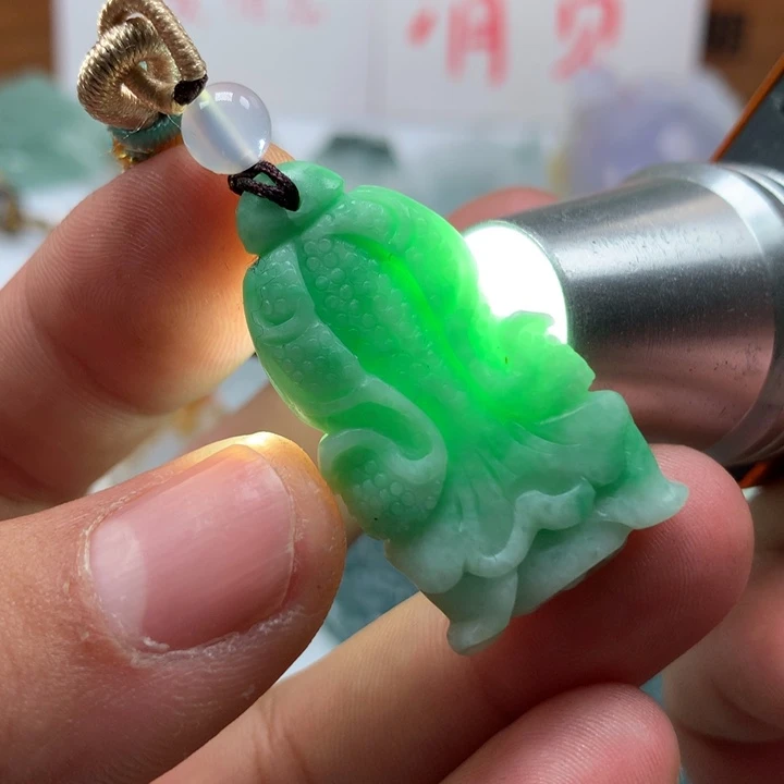 翡翠颈饰未镶嵌保真天然A货翡翠