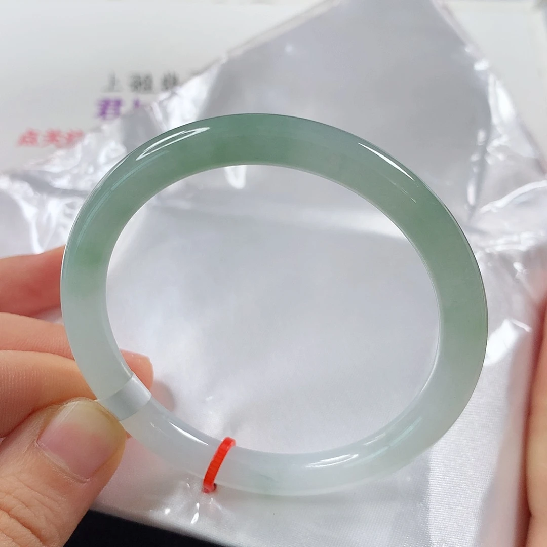 翡翠手镯未镶嵌 圆条①③⑨ 需包容纹