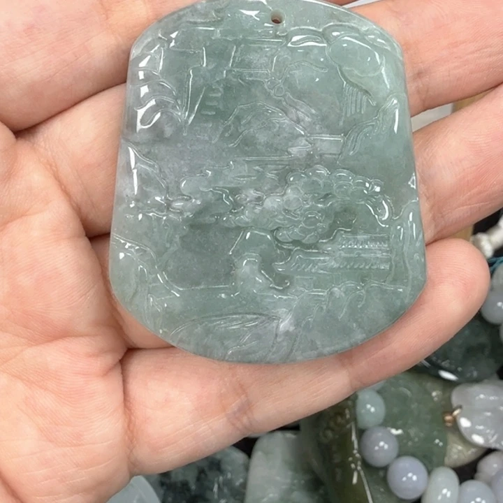 翡翠挂件未镶嵌翡翠