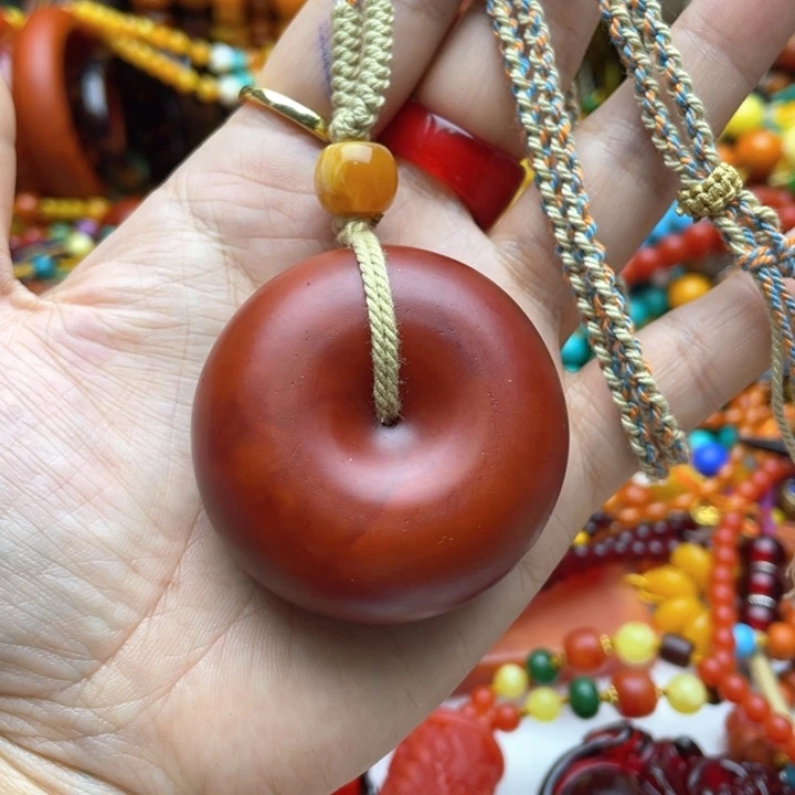 树脂制品31号红色扣子吊坠