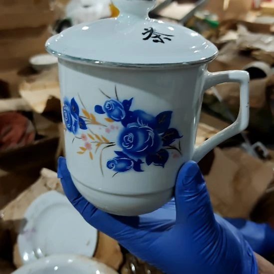 摆件盘子碗茶壶啥都有