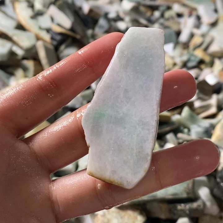 翡翠颈饰未镶嵌天然翡翠