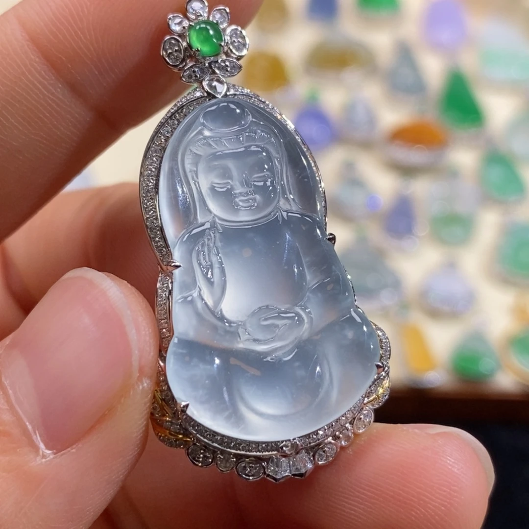 翡翠18K金镶嵌颈饰