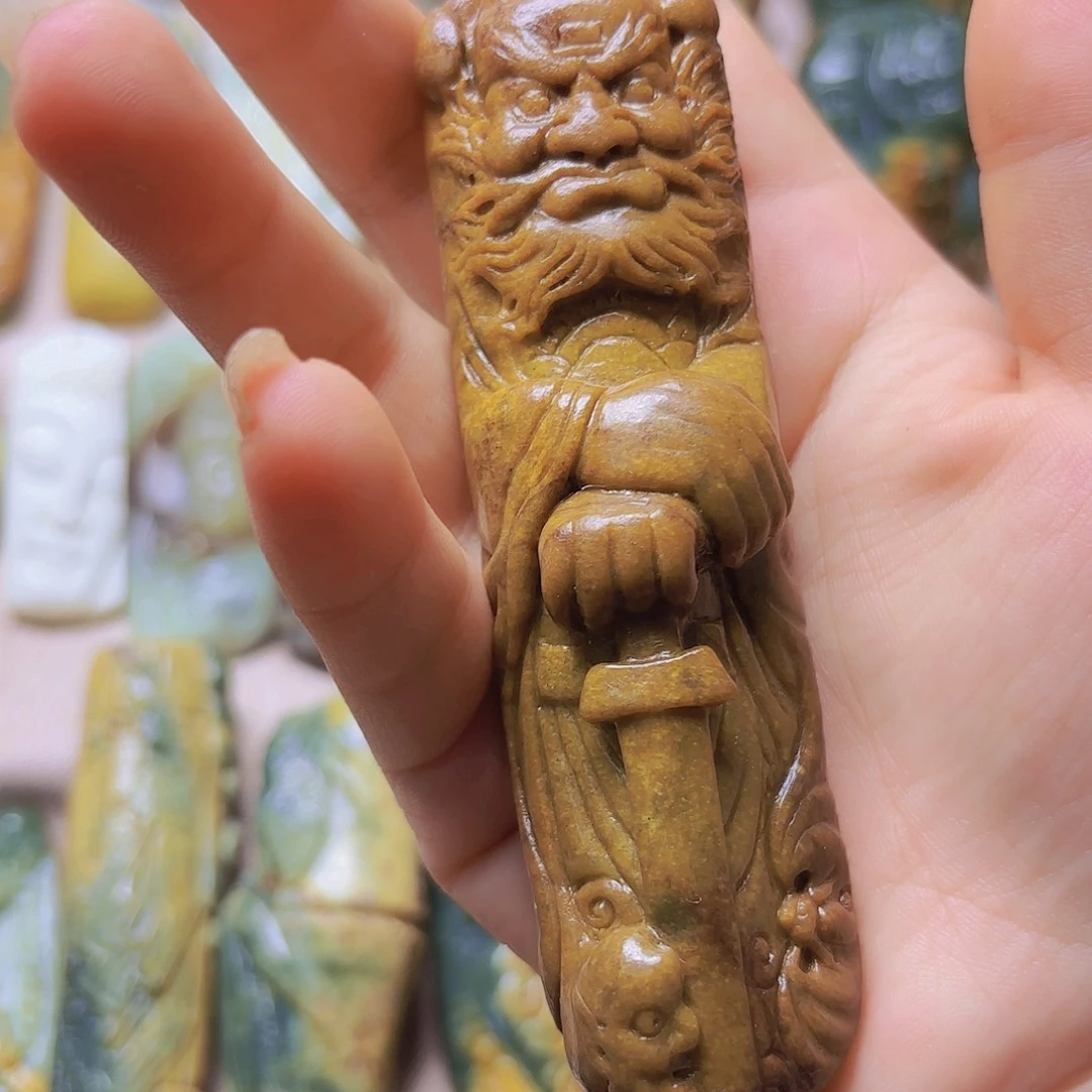 未镶嵌岫岩河磨玉（透闪石质玉）挂件