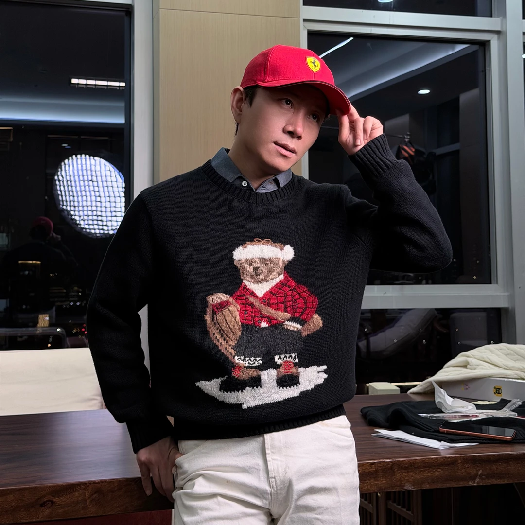 冬季上新小熊圆领刺绣针织衫时尚休闲亲肤百搭男女同款