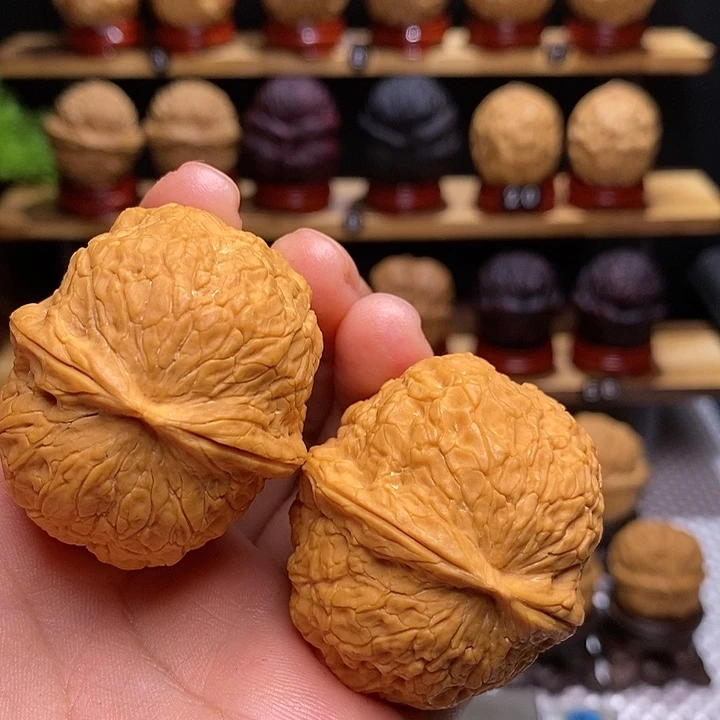 文玩核桃把件无彩金丝绣球40