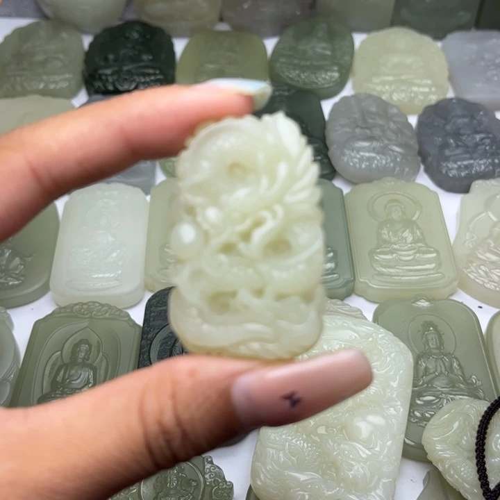 和田玉未镶嵌颈饰