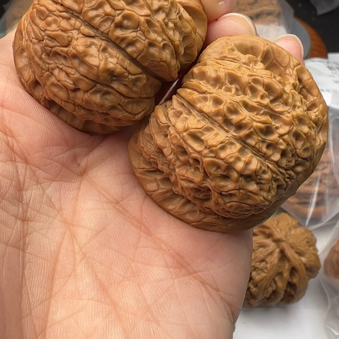 文玩核桃吊坠血麒麟39