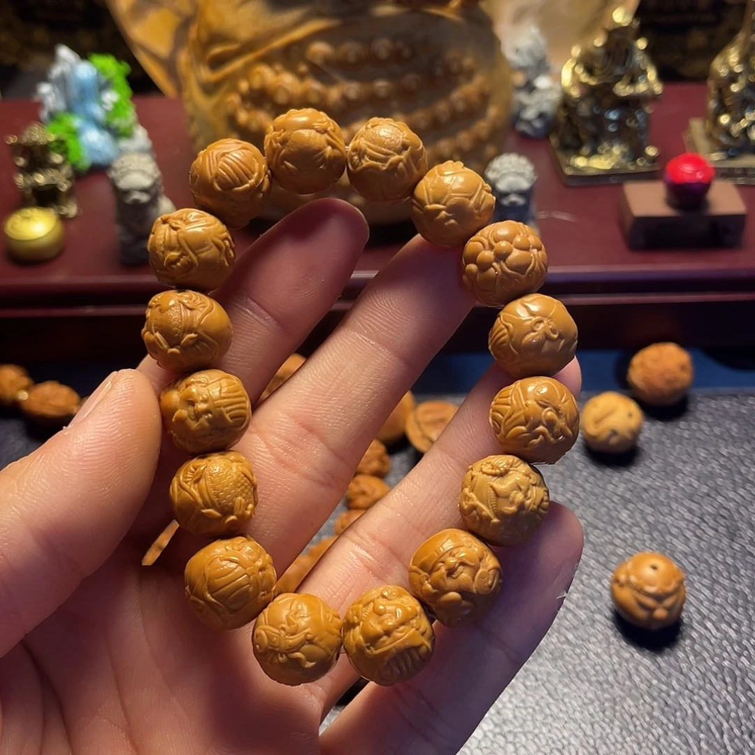猴头核桃雕刻荷叶横财神