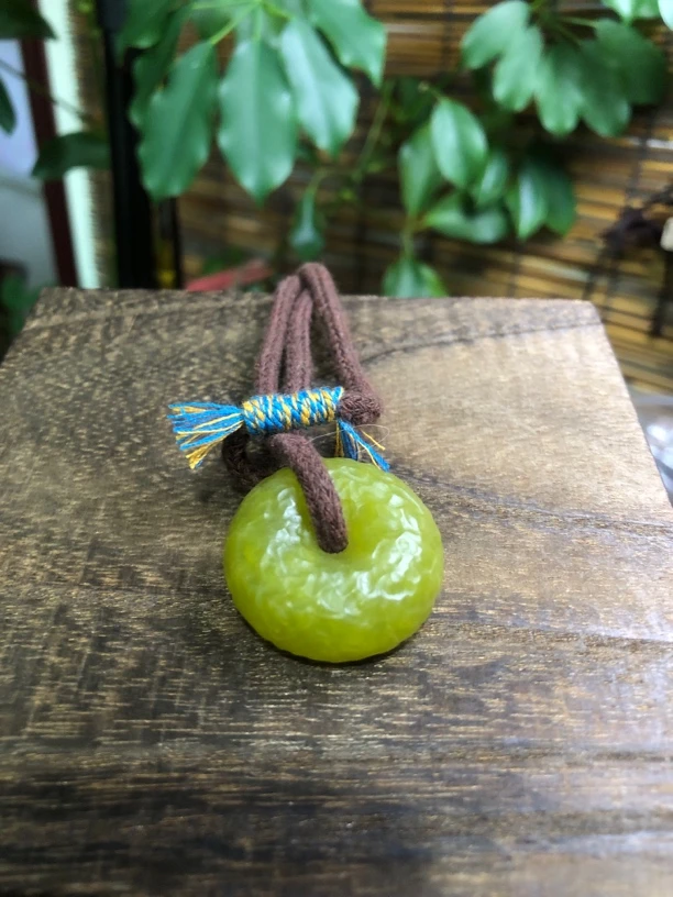 纯天然岫玉纯手工复古锤纹雕刻工艺吊坠