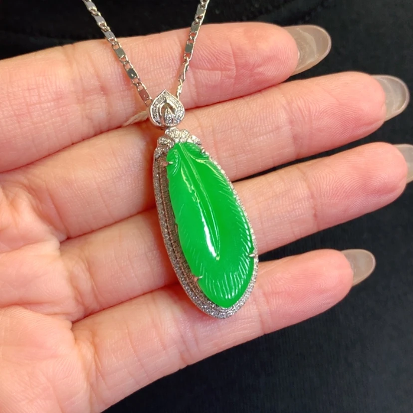 【闪购商品】颈饰18K金镶嵌翡翠羽毛