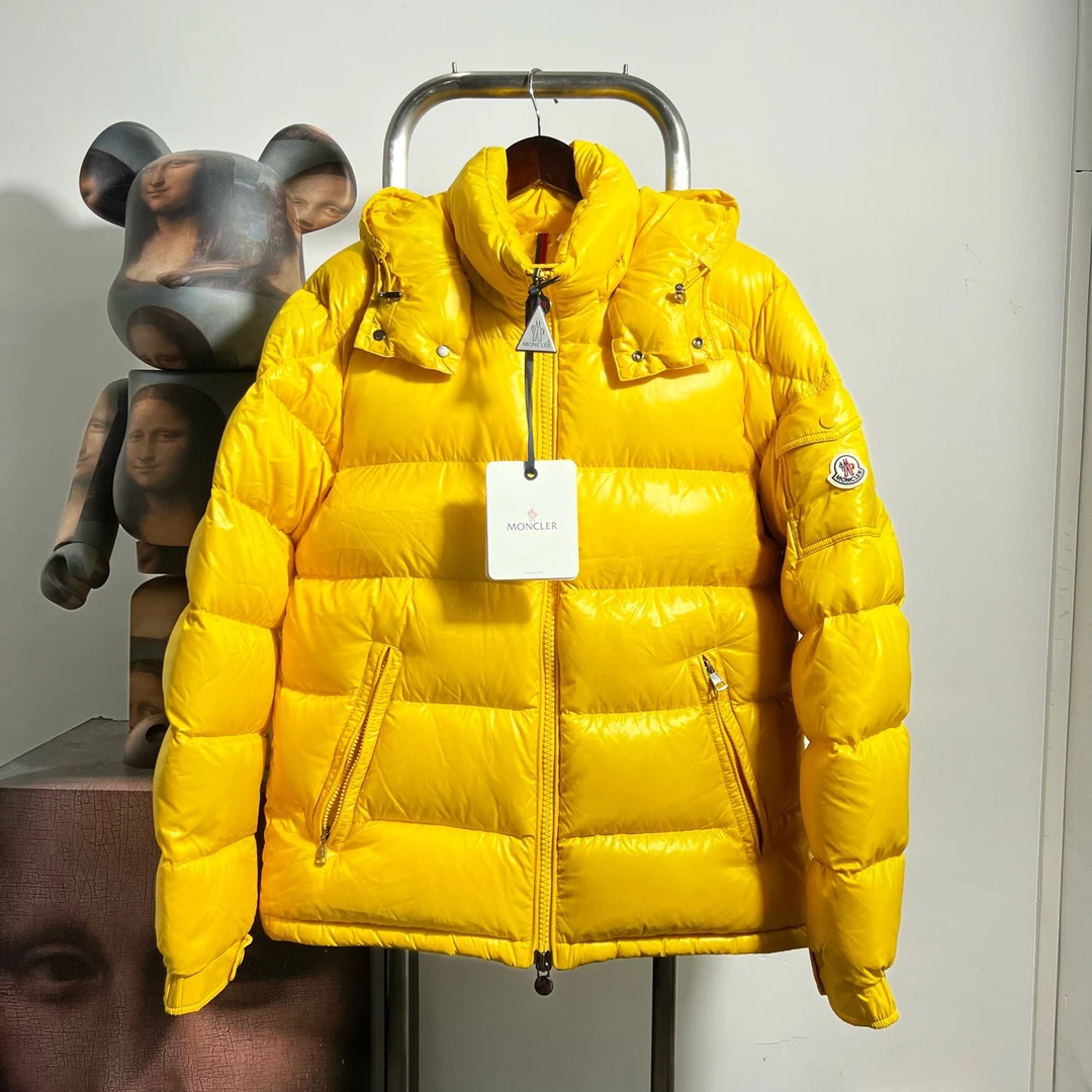 未使用 MONCLER 羽绒服 V0408尺码3胸围60衣长70