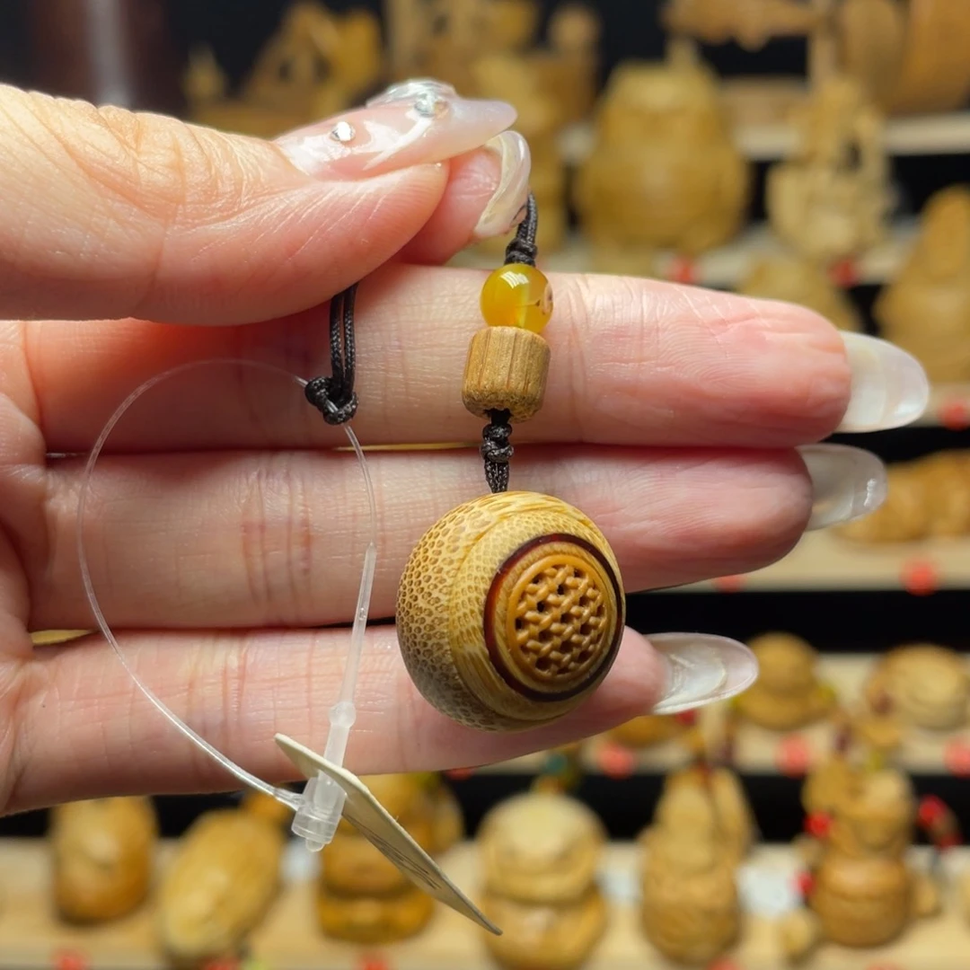 竹雕作品香囊挂饰