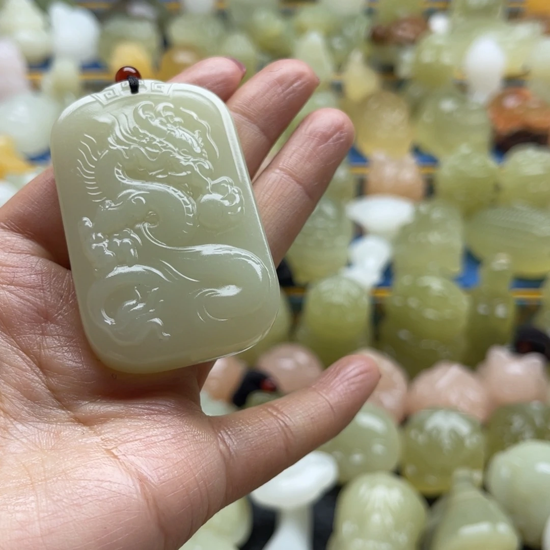 曹***明天然雕刻桌面小摆件