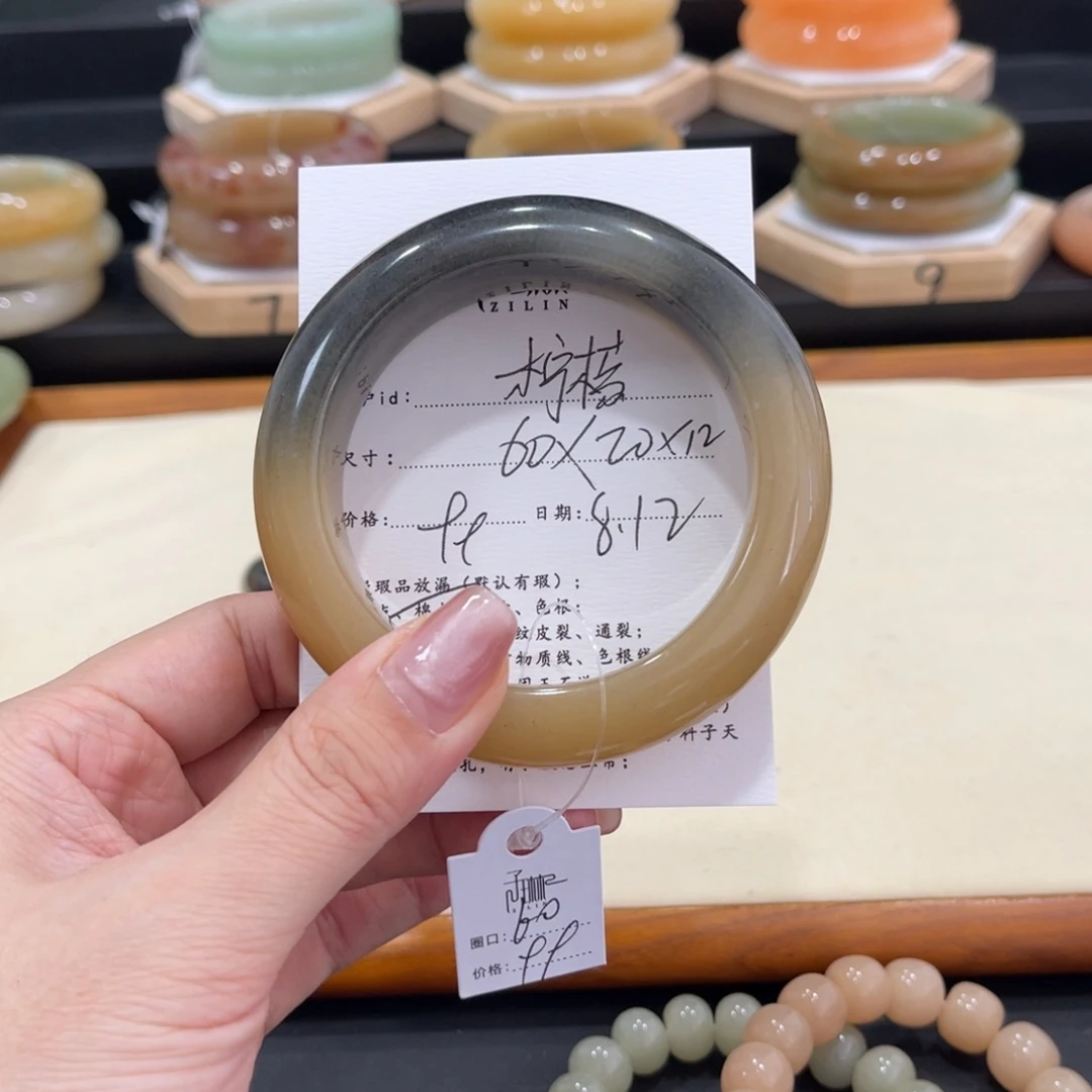 石英质玉手镯未镶嵌柠***