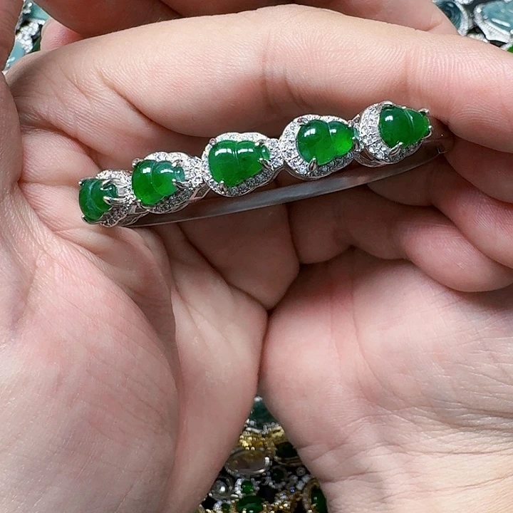 翡翠颈饰未镶嵌天然A货翡翠放漏