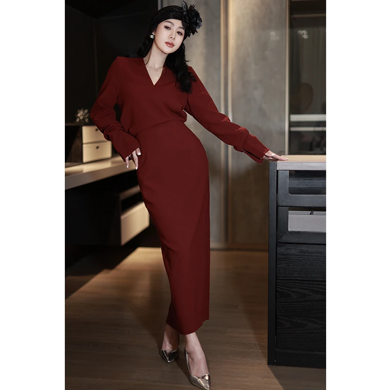 2025早春新时尚优雅法式V领收腰包臀气质连衣裙 简约大气显瘦长裙