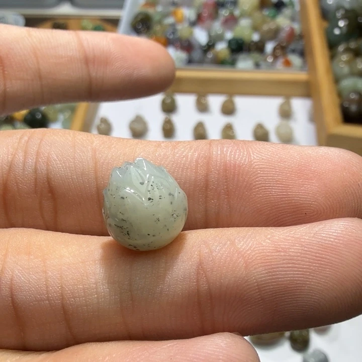 ****豆和田玉未镶嵌珠宝奇石