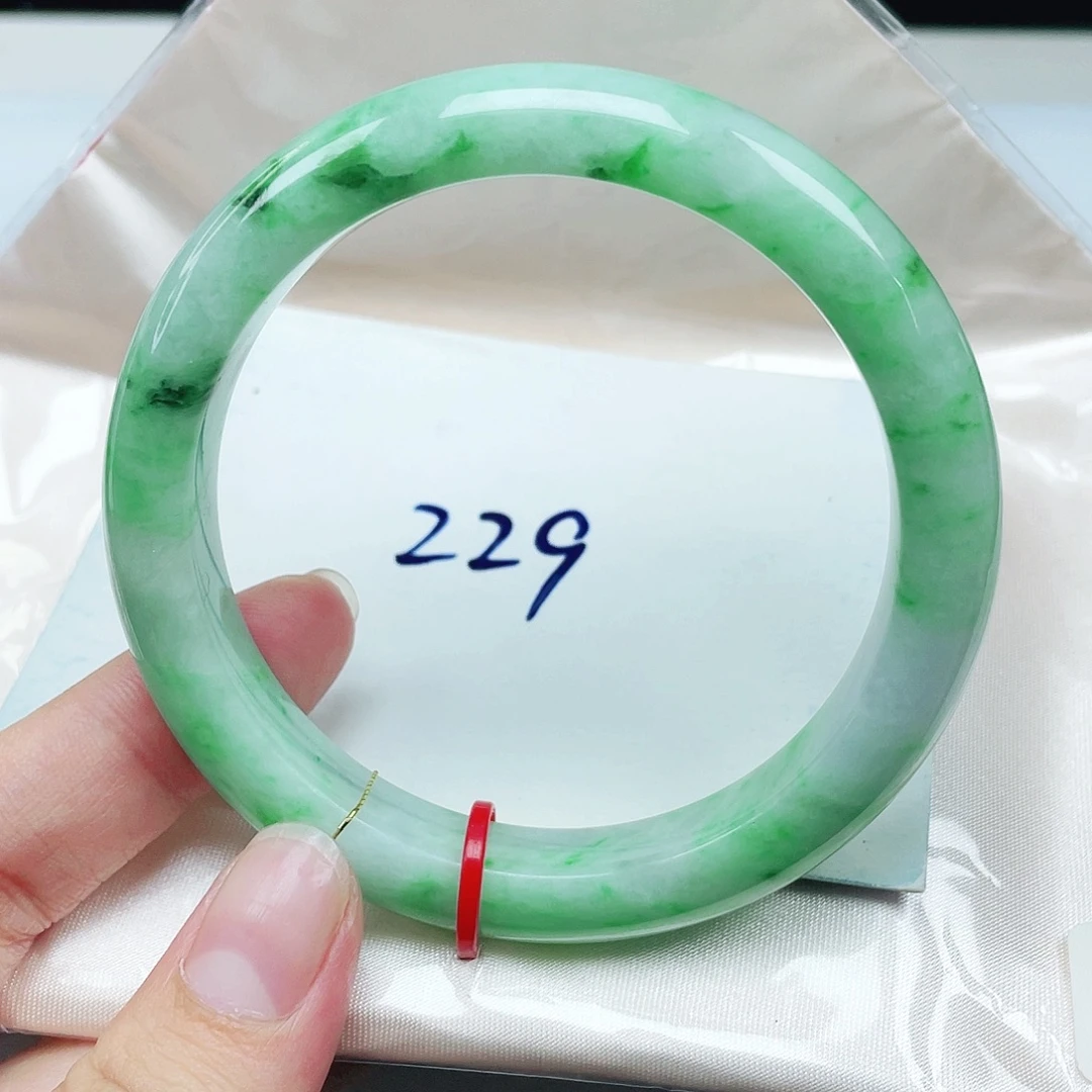 翡翠未镶嵌手镯正圈56.7