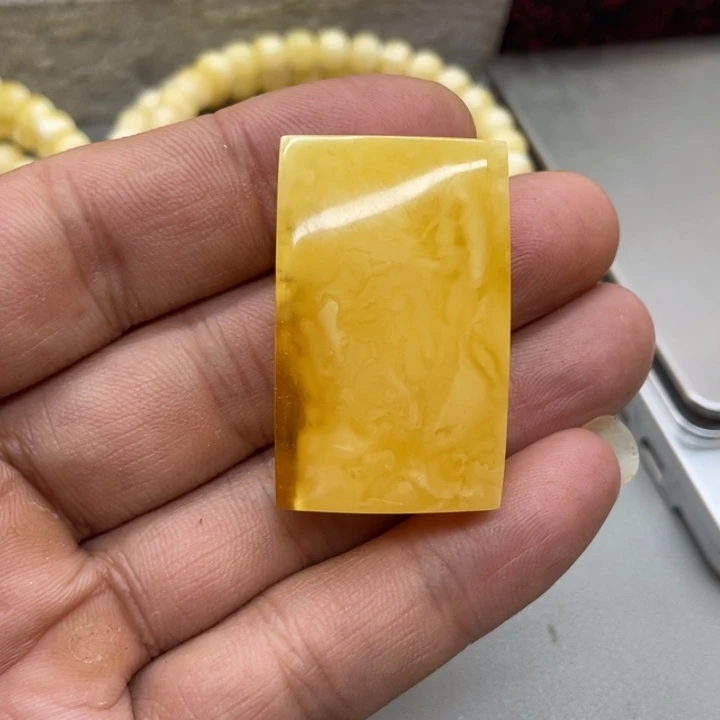 琥珀未镶嵌裸石牌子