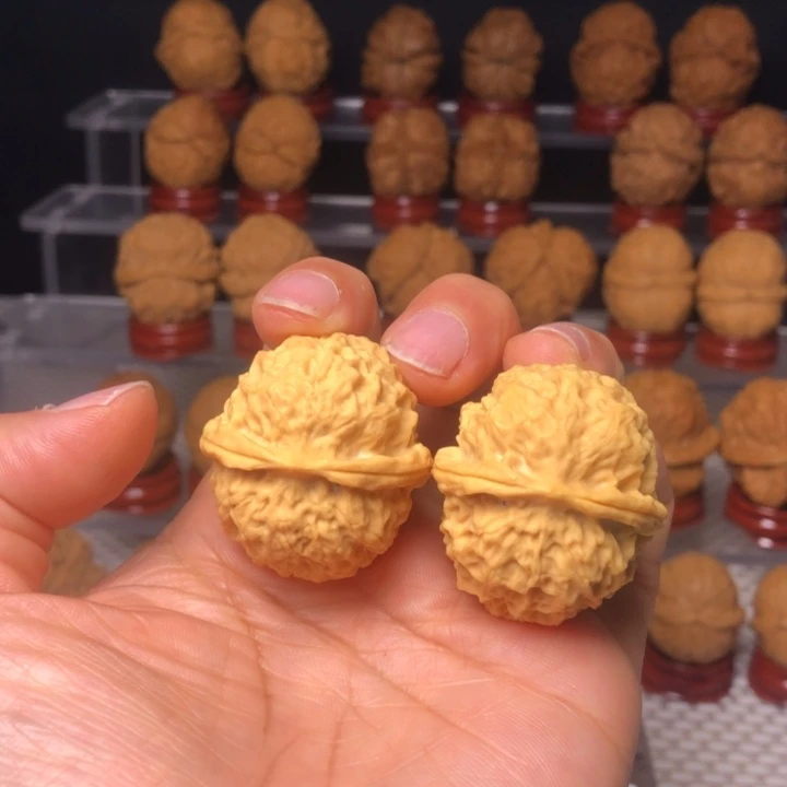 文玩核桃把件22珊瑚绣球